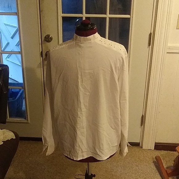 White button down 16 - Picture 3 of 4